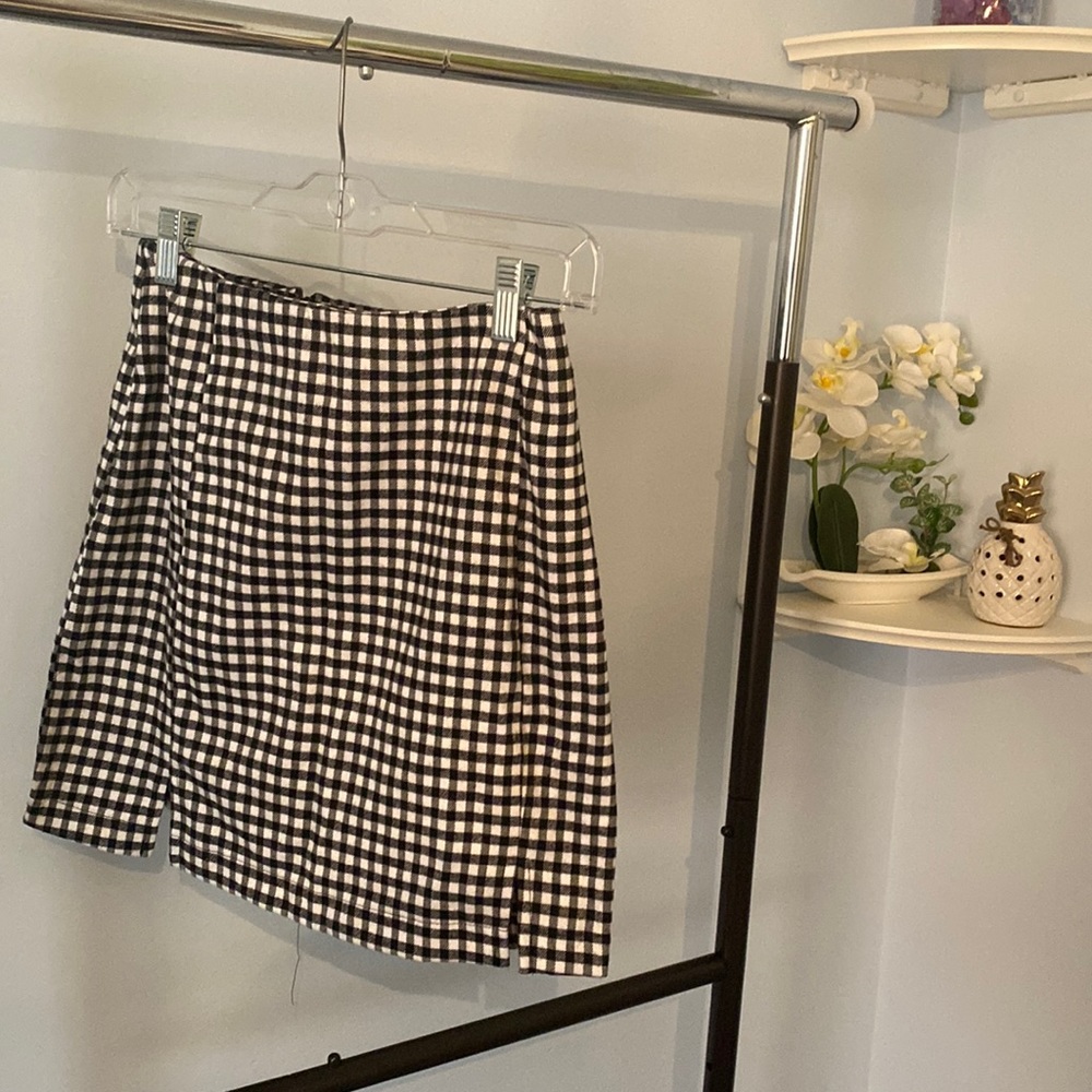 Black and white check thigh slit mini skirt